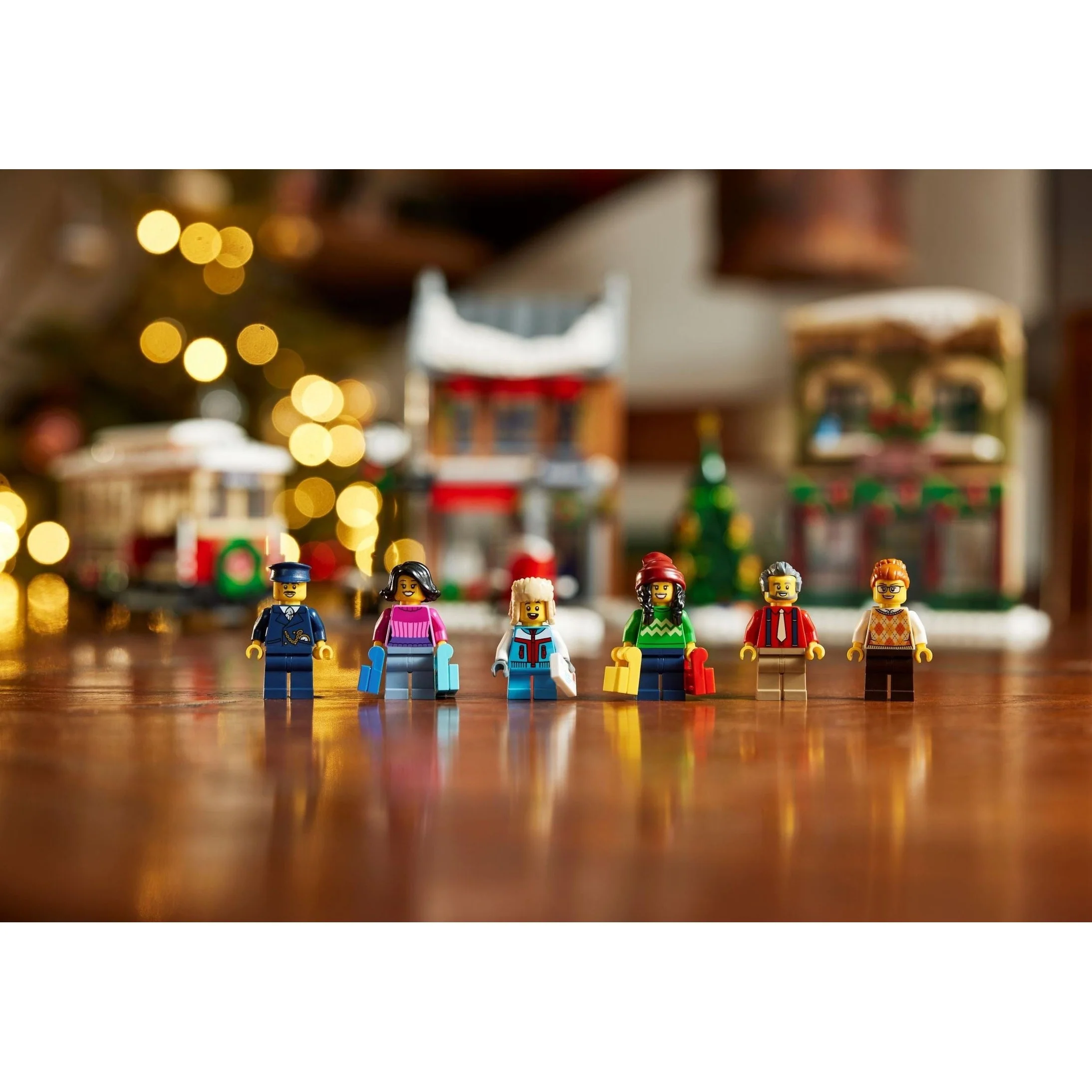 LEGO Icons Holiday Main Street 10308 - Image 3