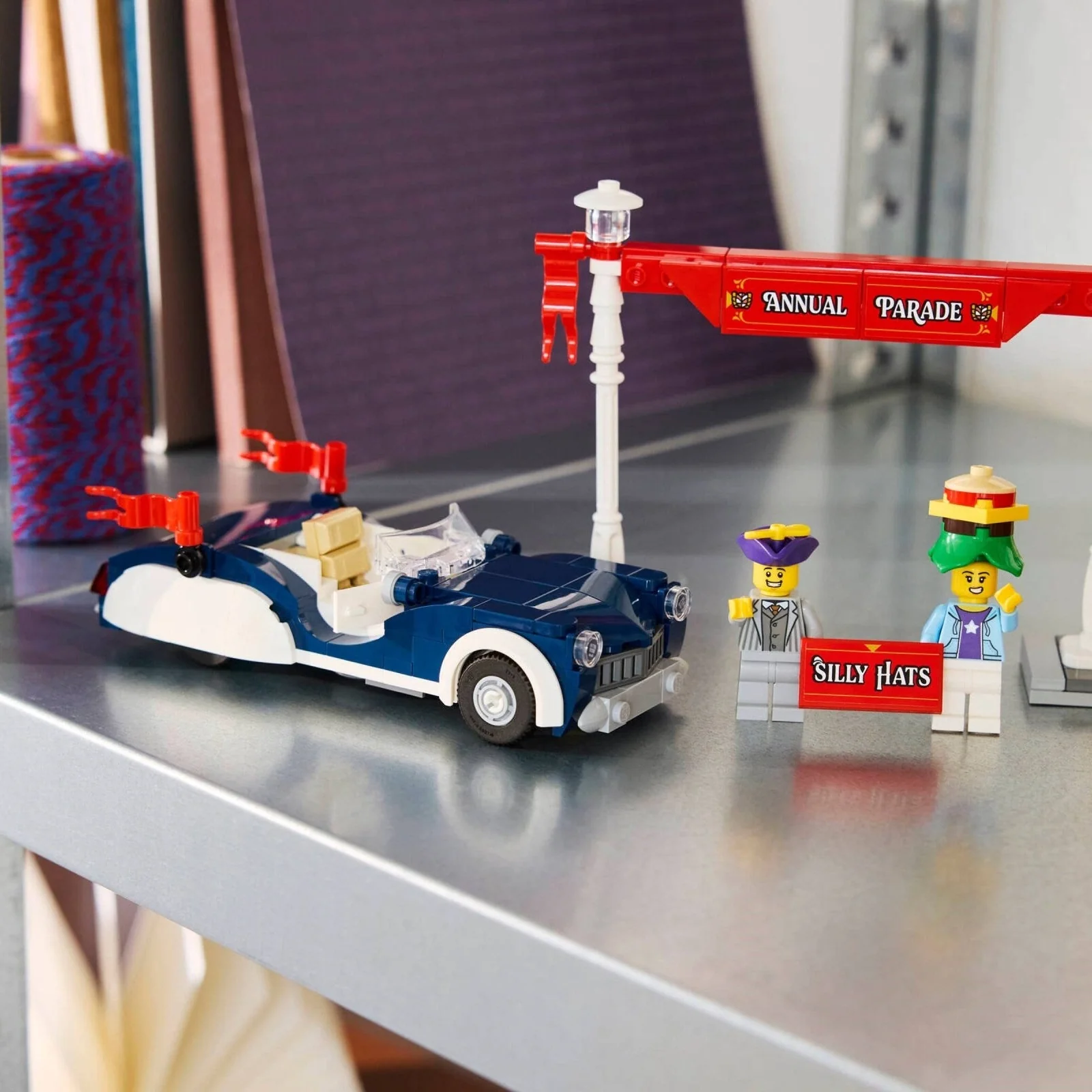 LEGO Icons Vintage Parade Car 40913 - Image 5